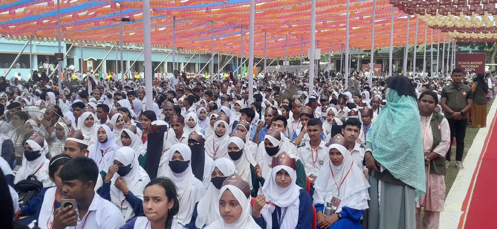 Many students gathered for the scholarship programme.