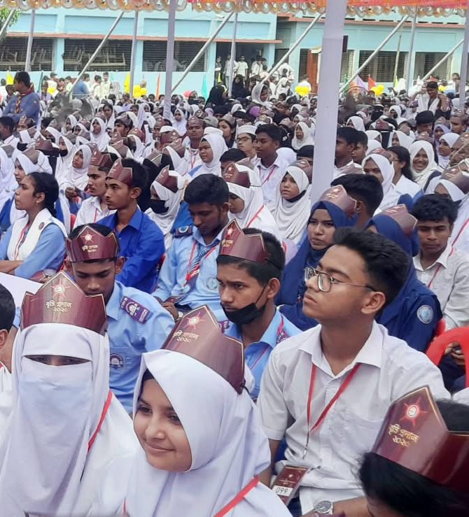 A smiling student among her fellow students.